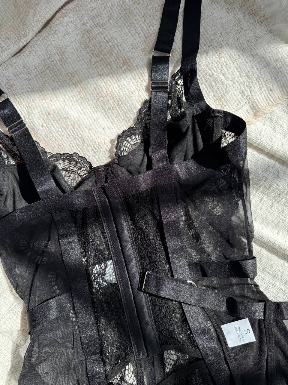 Alessandra™ | Chemise de Nuit Satinée Noire Mirage