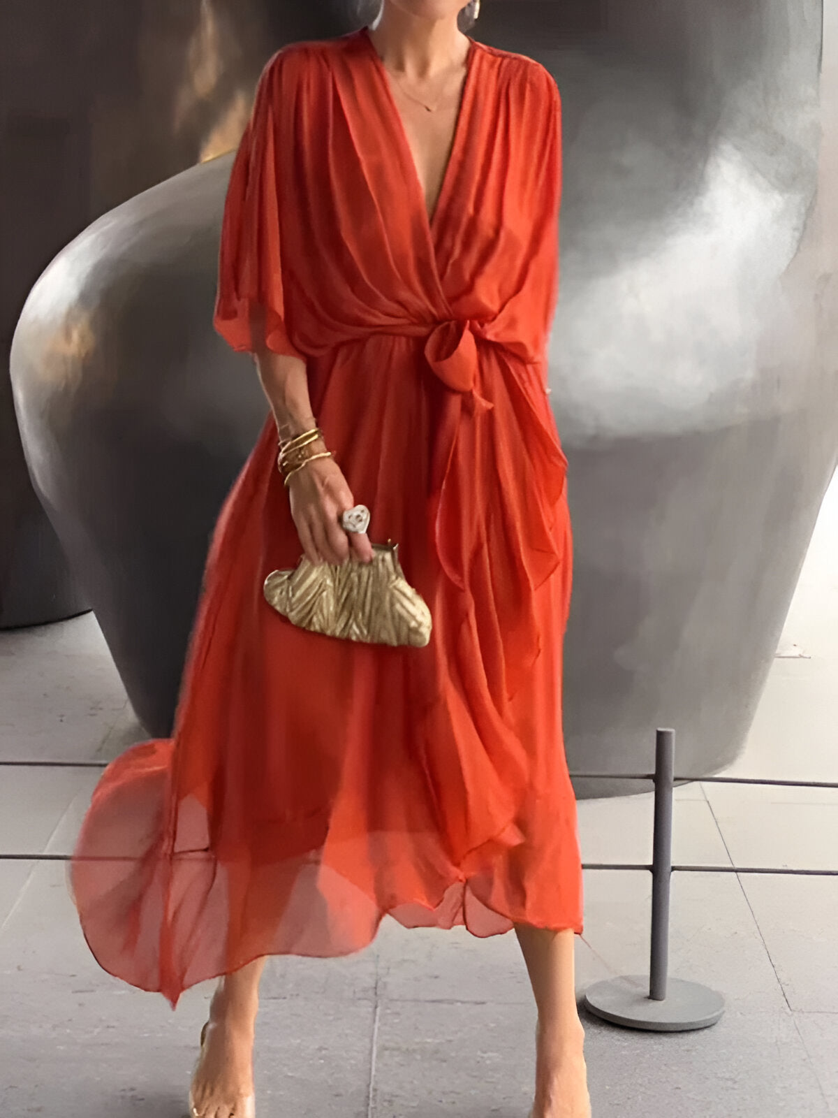 Monique™ | Robe à décolleté et V 